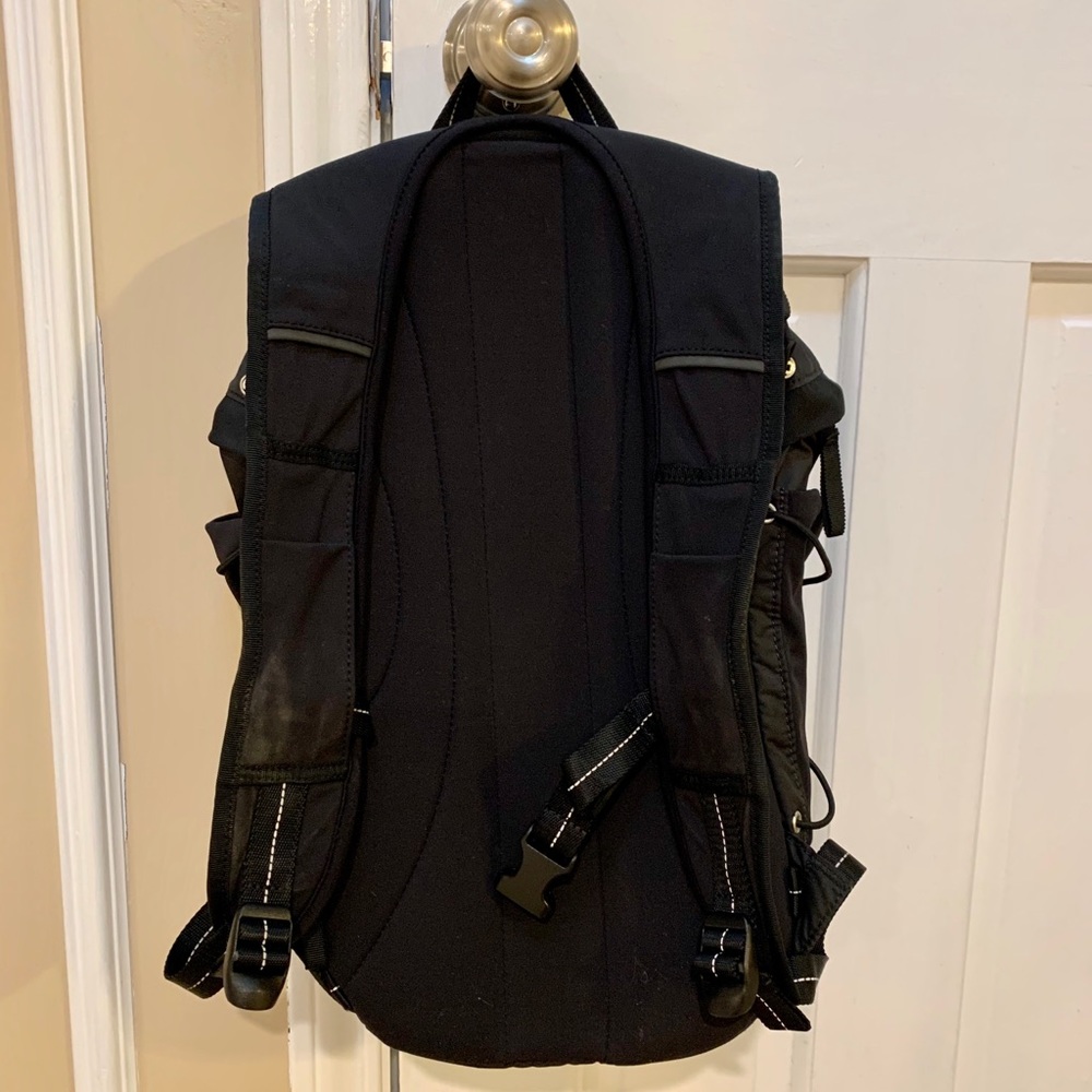 Lululemon Run All Day Backpack - Picture 3 of 8